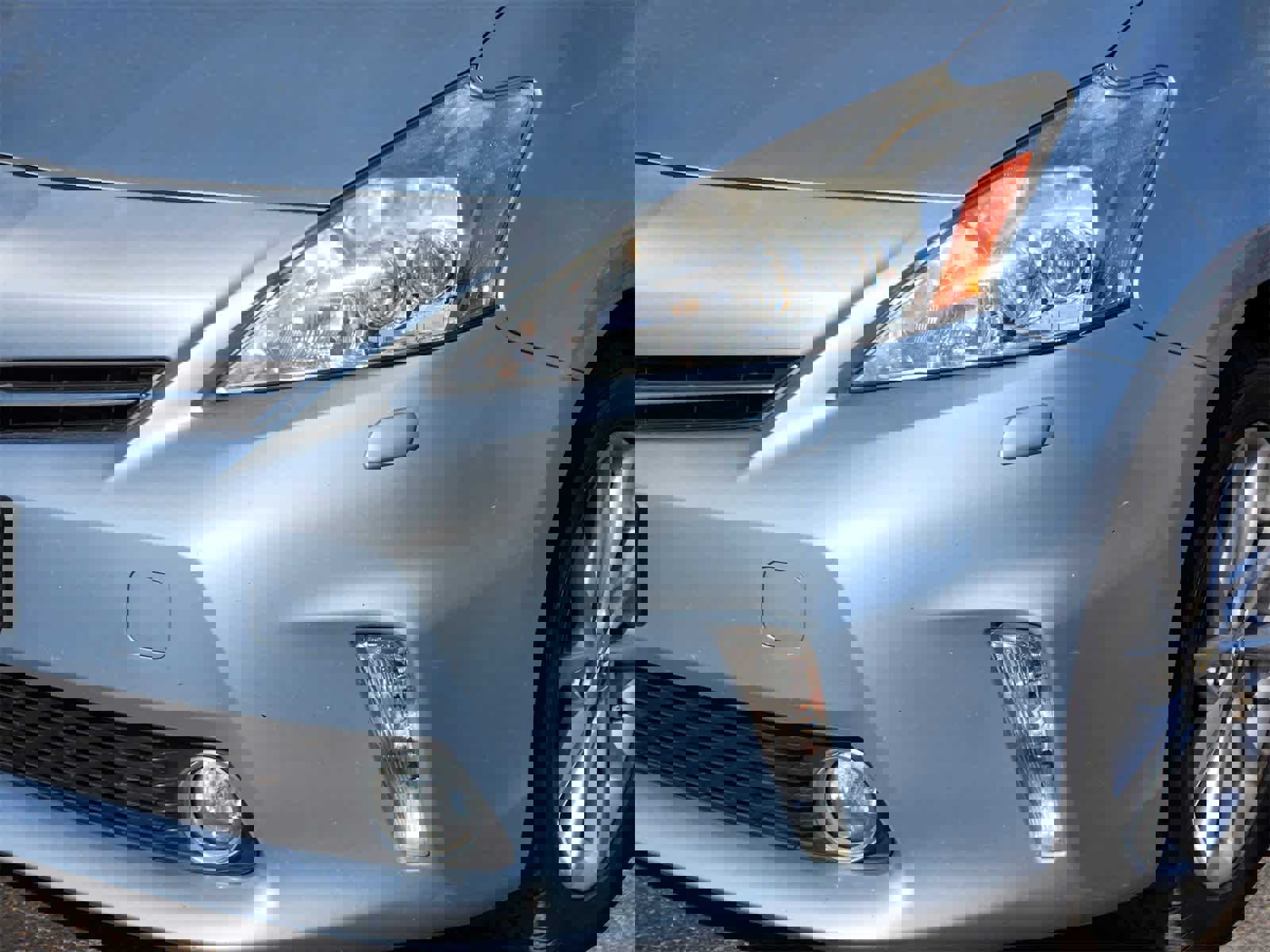 Used 2014 Toyota Prius V Five image 7