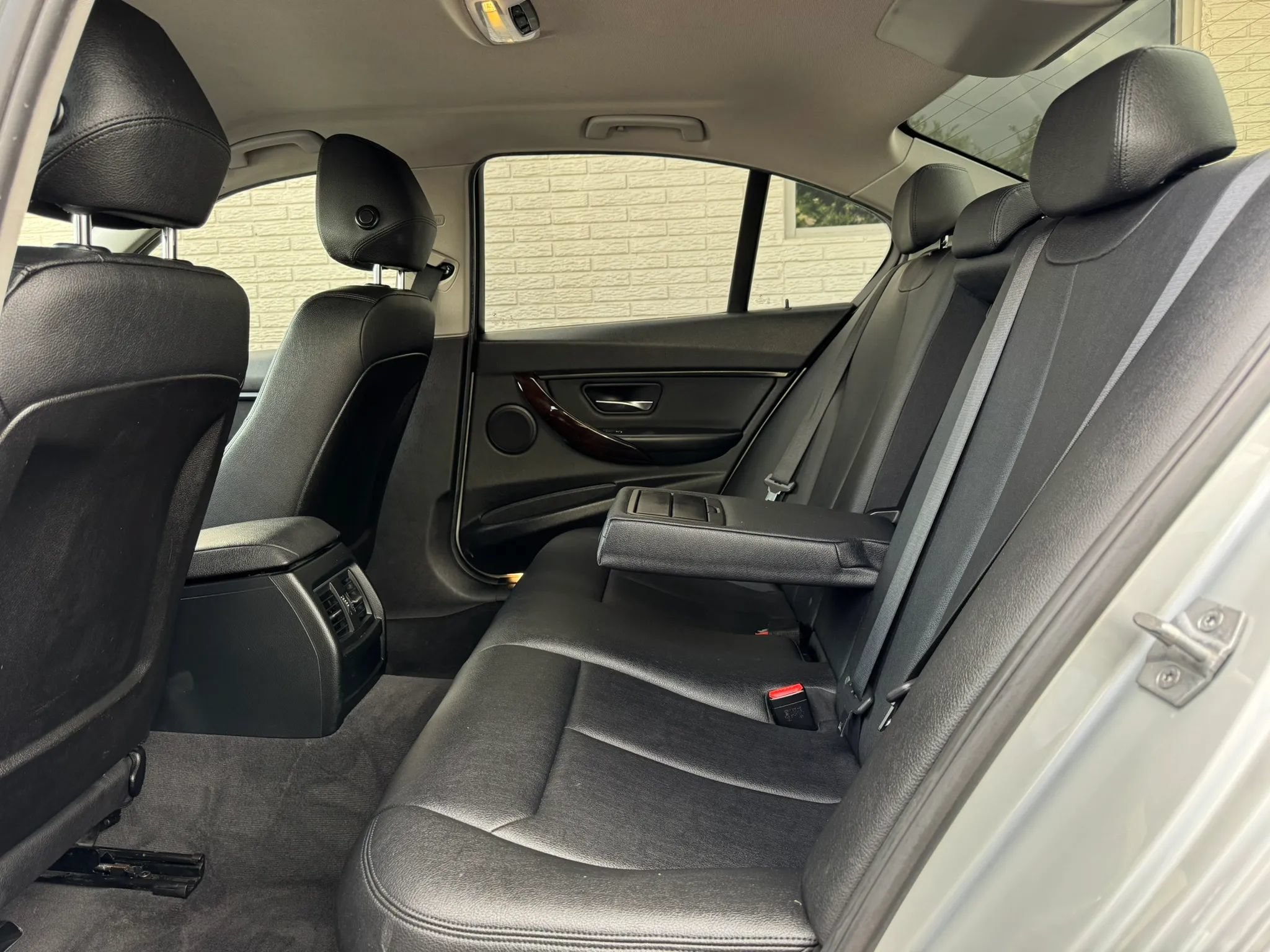 Used 2016 BMW 320i Sedan RWD image 15