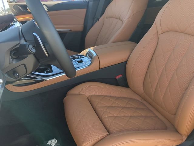 Used 2026 BMW X7 xDrive40i w/ M Sport Package AWD/4WD image 17