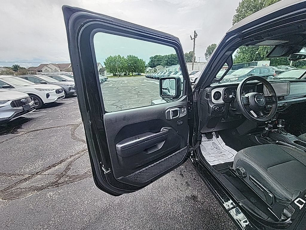 Used 2024 Jeep Wrangler Unlimited Sport AWD/4WD image 23