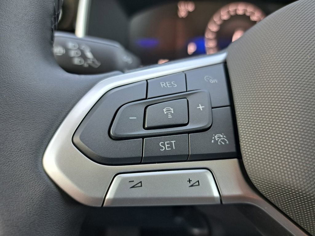 New 2026 Volkswagen Taos SE image 13