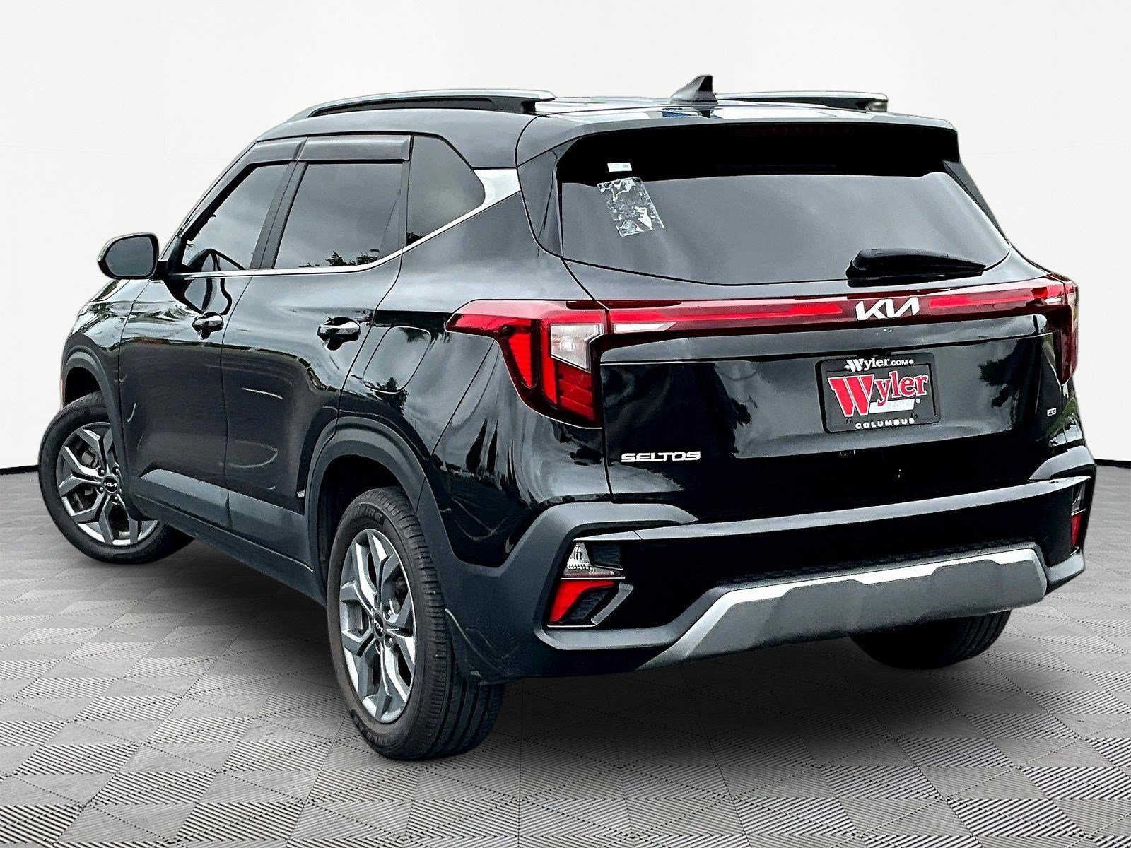 Used 2024 Kia Seltos S AWD/4WD image 4