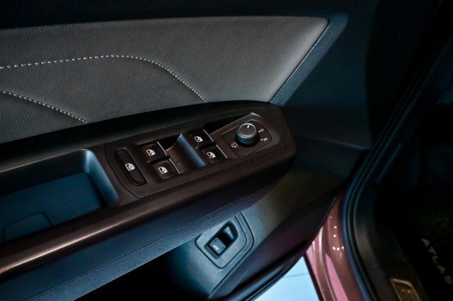 Used 2022 Volkswagen Atlas Cross Sport SEL Premium R-Line image 18