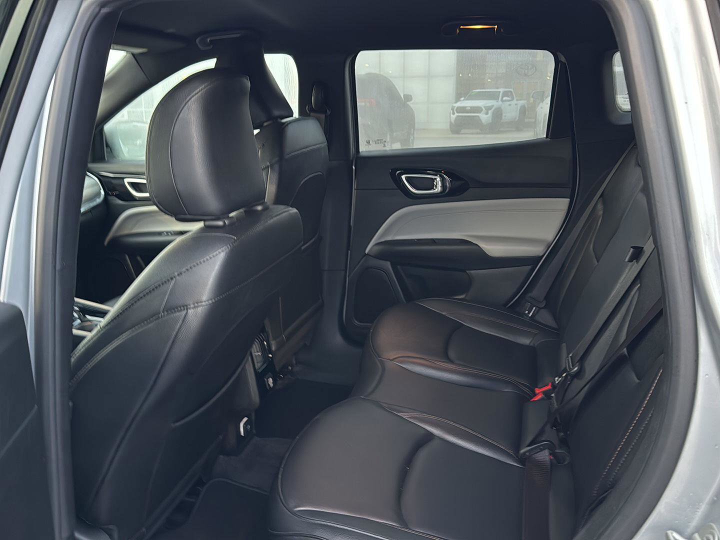 Used 2024 Jeep Compass Limited image 9