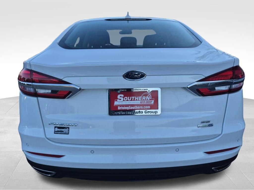Used 2020 Ford Fusion SE image 4