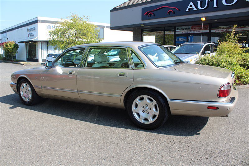 Used 2001 Jaguar XJ RWD image 3