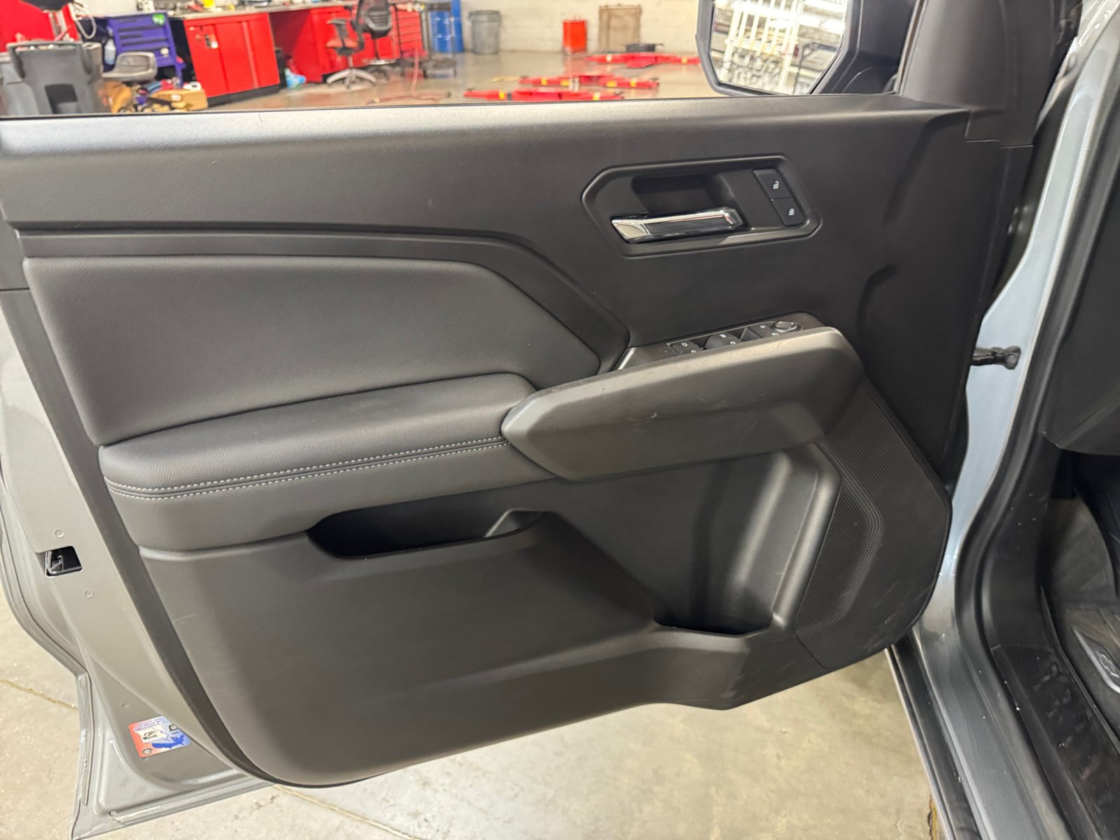 Used 2024 Chevrolet Colorado LT w/ LT Convenience Package II RWD image 13