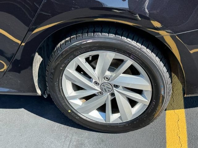 Used 2018 Volkswagen Passat 2.0T SE FWD image 7