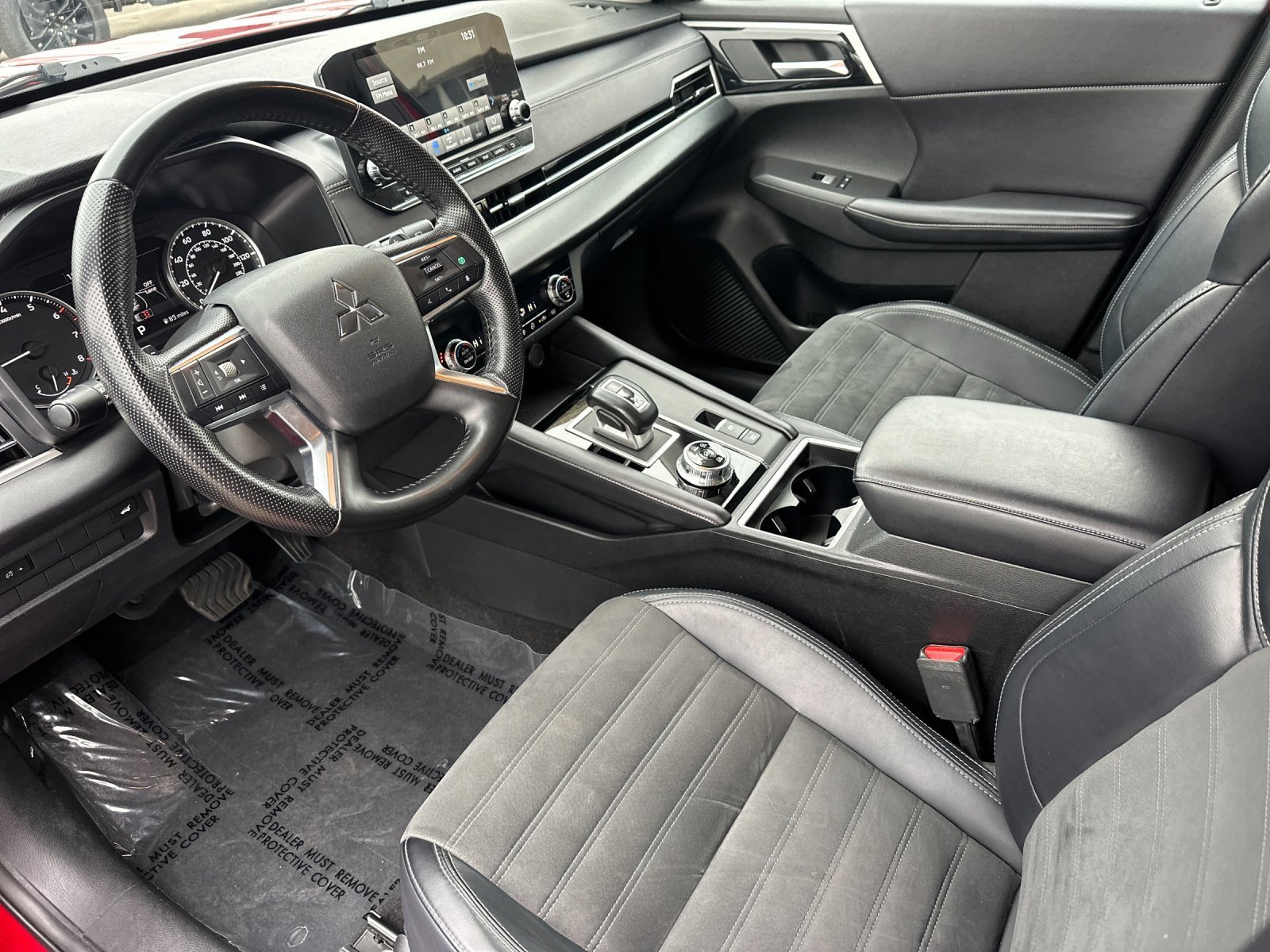 Used 2024 Mitsubishi Outlander SE Black Edition image 9