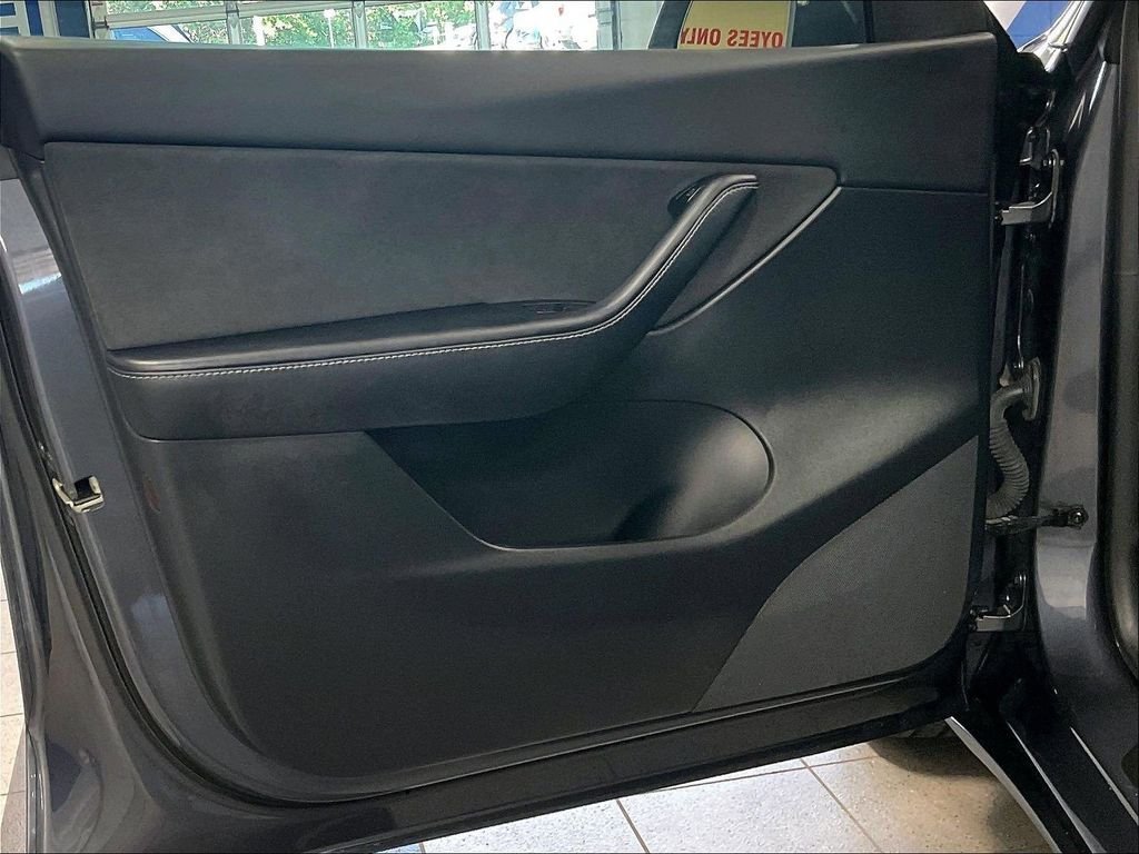 Used 2021 Tesla Model Y Long Range AWD/4WD image 9