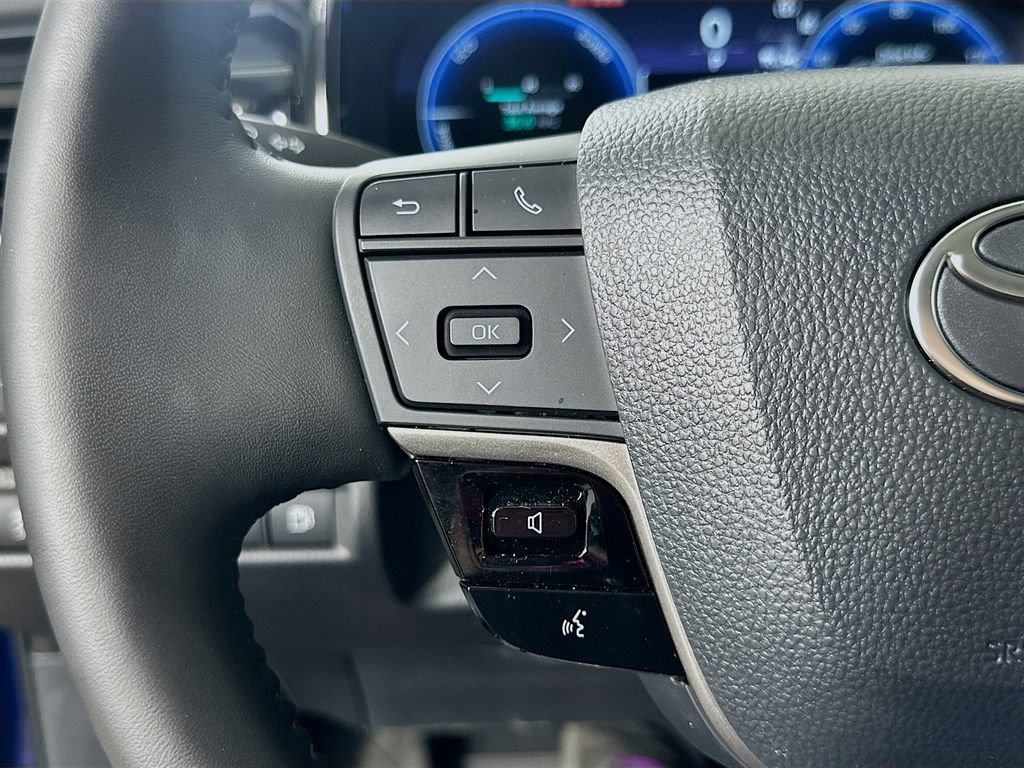 Used 2025 Toyota Camry XLE w/ Premium Package image 23