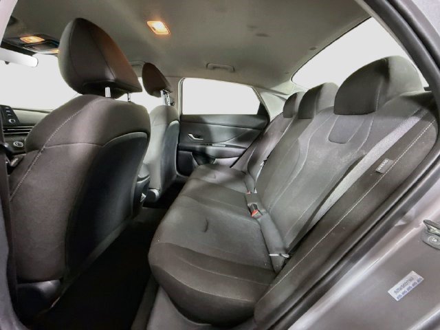 Used 2025 Hyundai Elantra SE FWD image 23