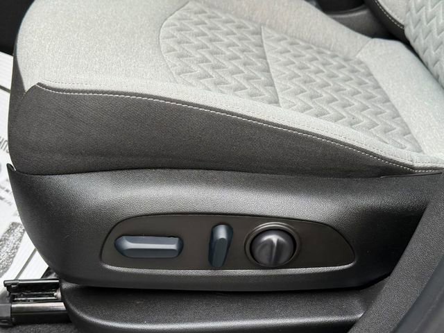 Used 2022 Chevrolet Equinox LS image 17