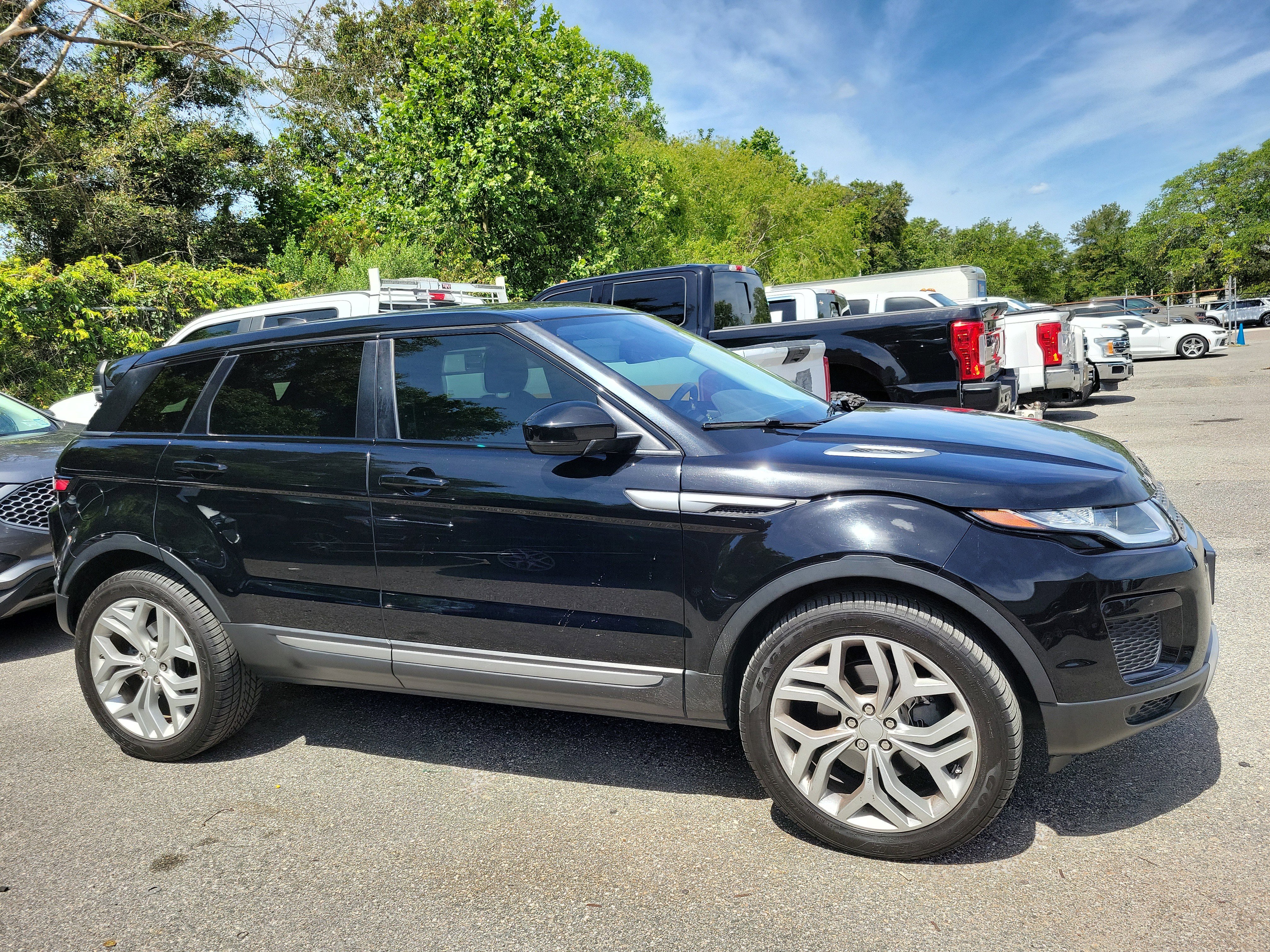 Used 2019 Land Rover Range Rover Evoque SE AWD/4WD image 4