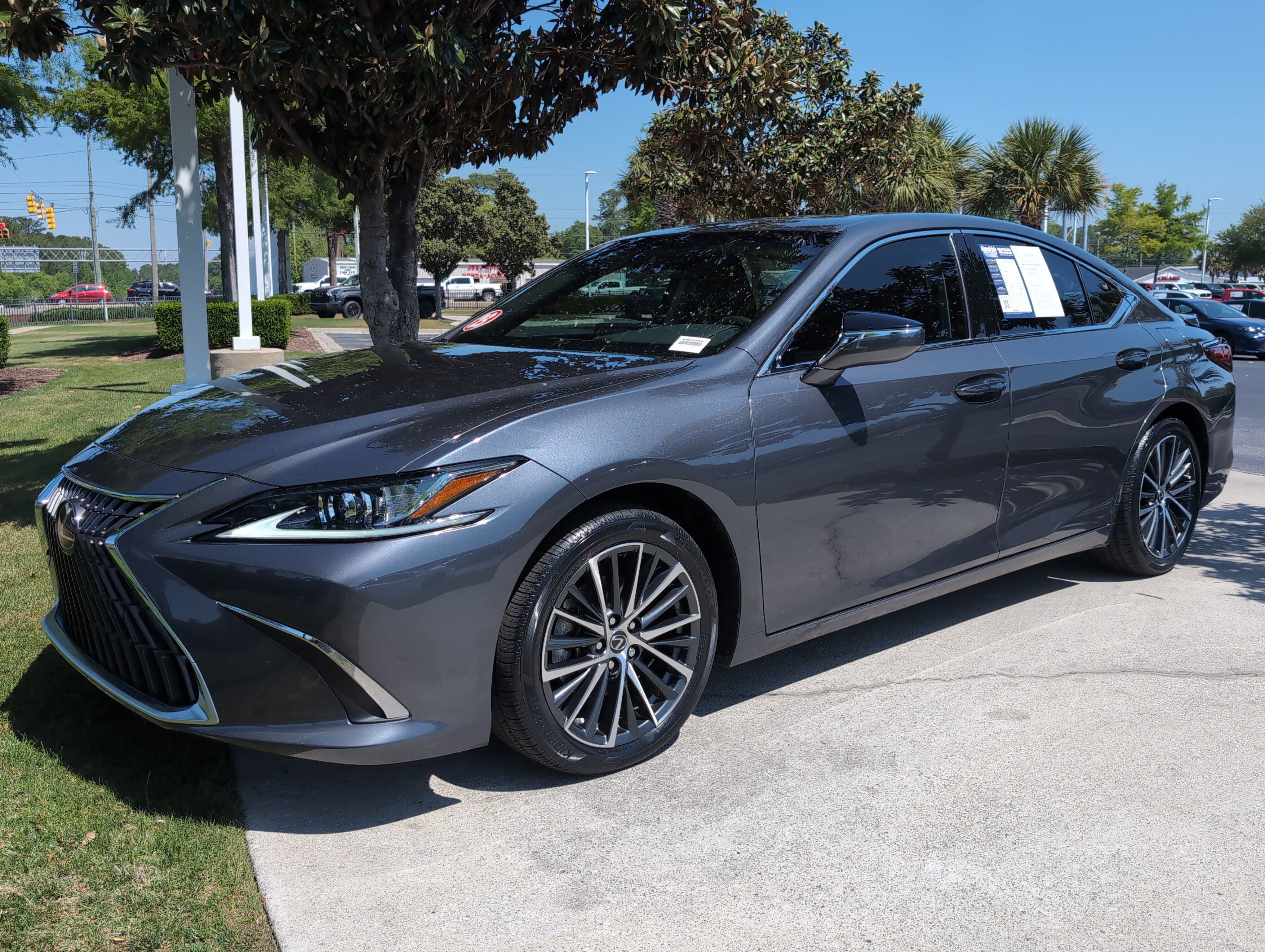 Used 2023 Lexus ES 350 w/ Premium Package FWD image 5