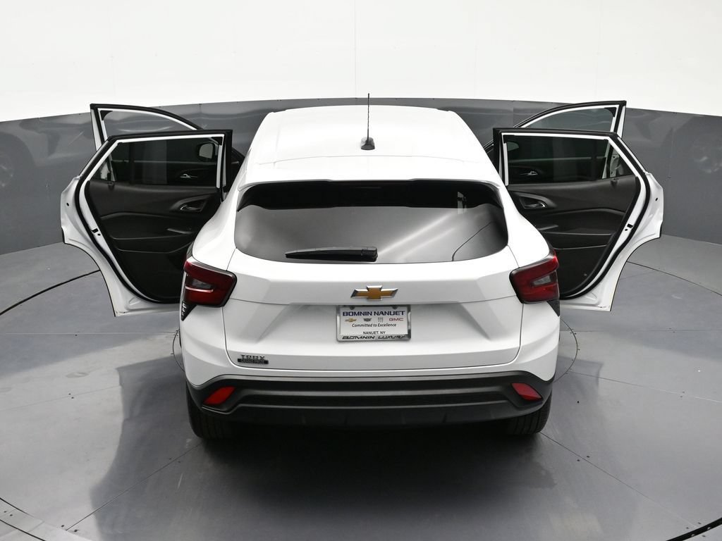 Certified 2025 Chevrolet Trax LS w/ LS Convenience Package FWD image 36