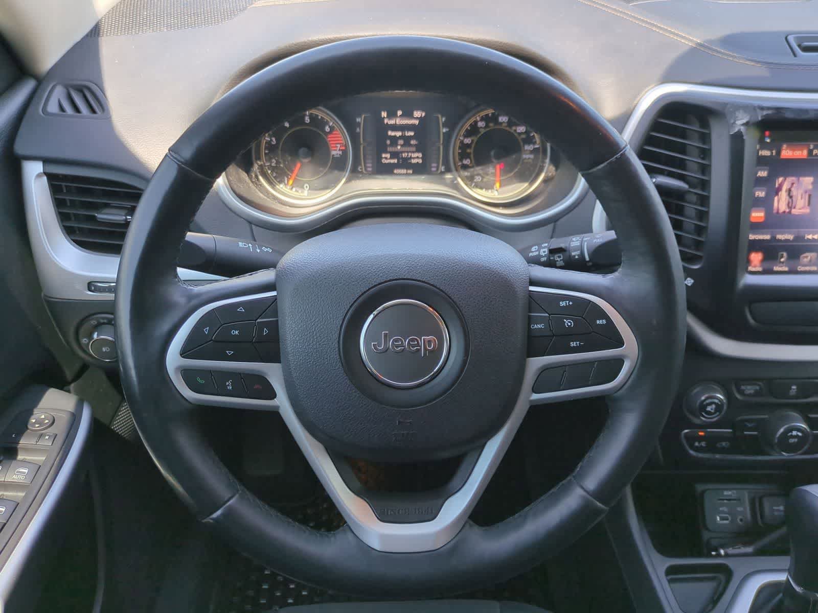Used 2018 Jeep Cherokee Latitude Plus w/ Cold Weather Group FWD image 22