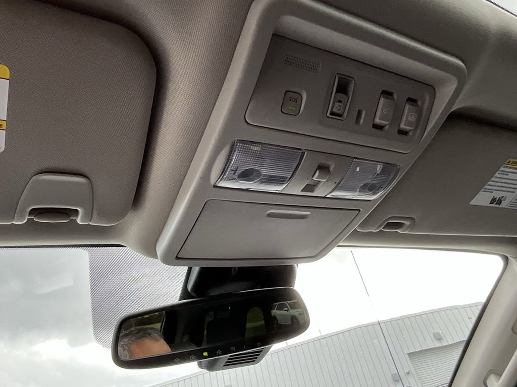 Used 2020 Nissan Titan SL w/ Moonroof Package image 41