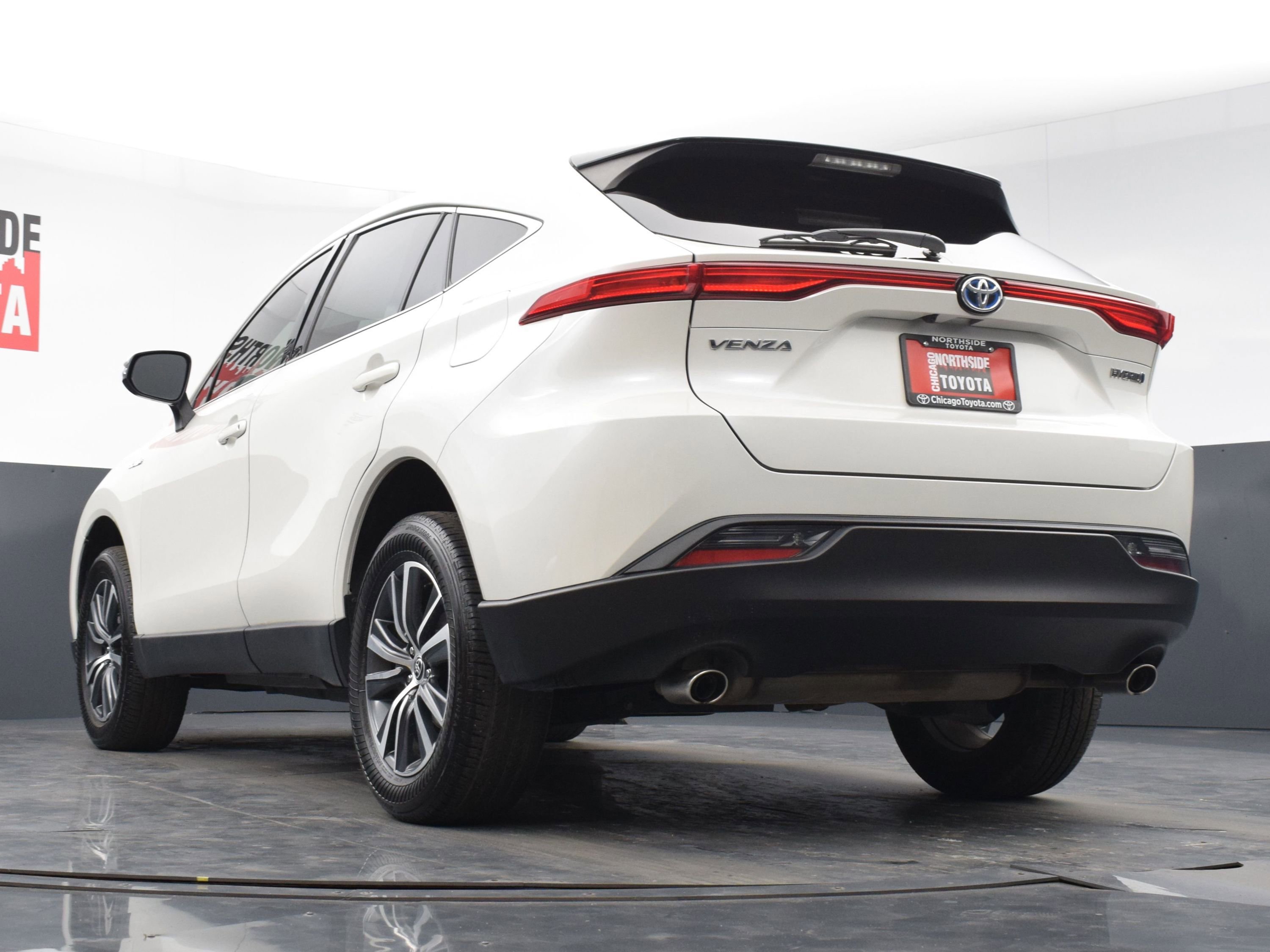 Used 2021 Toyota Venza LE image 28