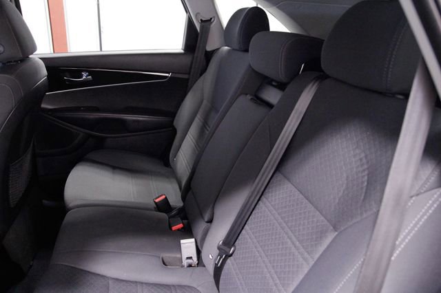 Used 2020 Kia Sorento LX image 16
