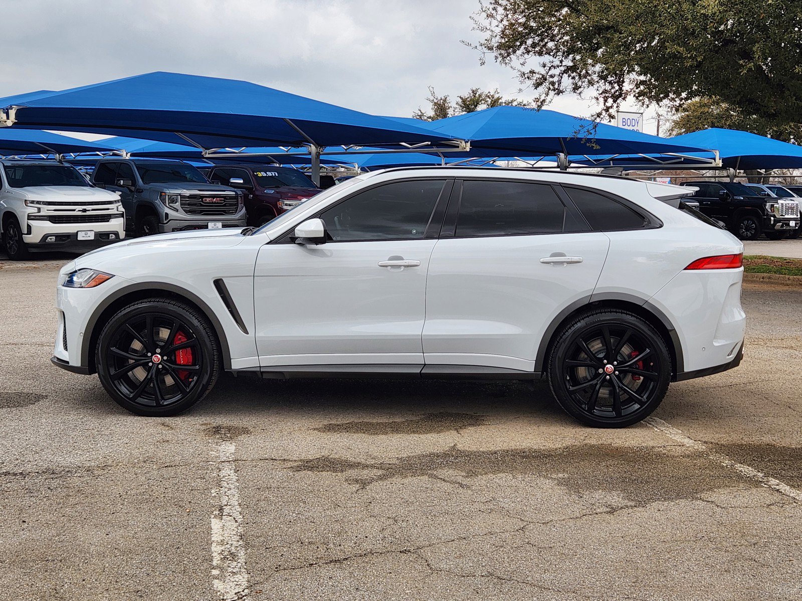 Used 2020 Jaguar F-PACE SVR image 3