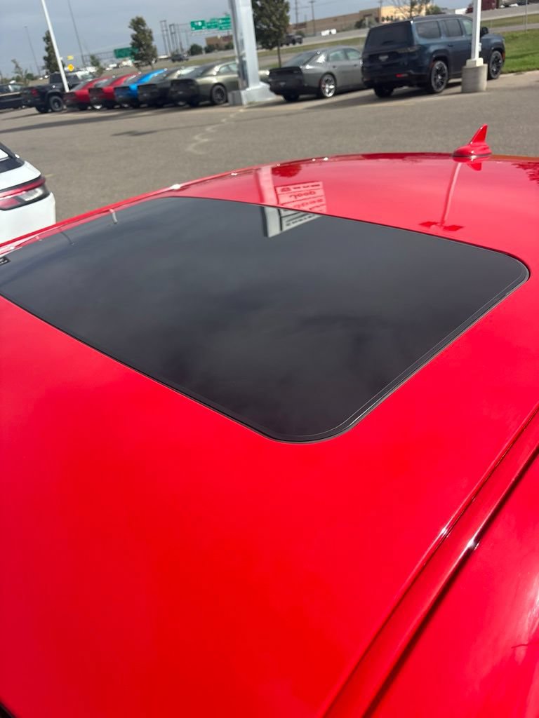 Used 2016 Dodge Challenger SRT Hellcat RWD image 5