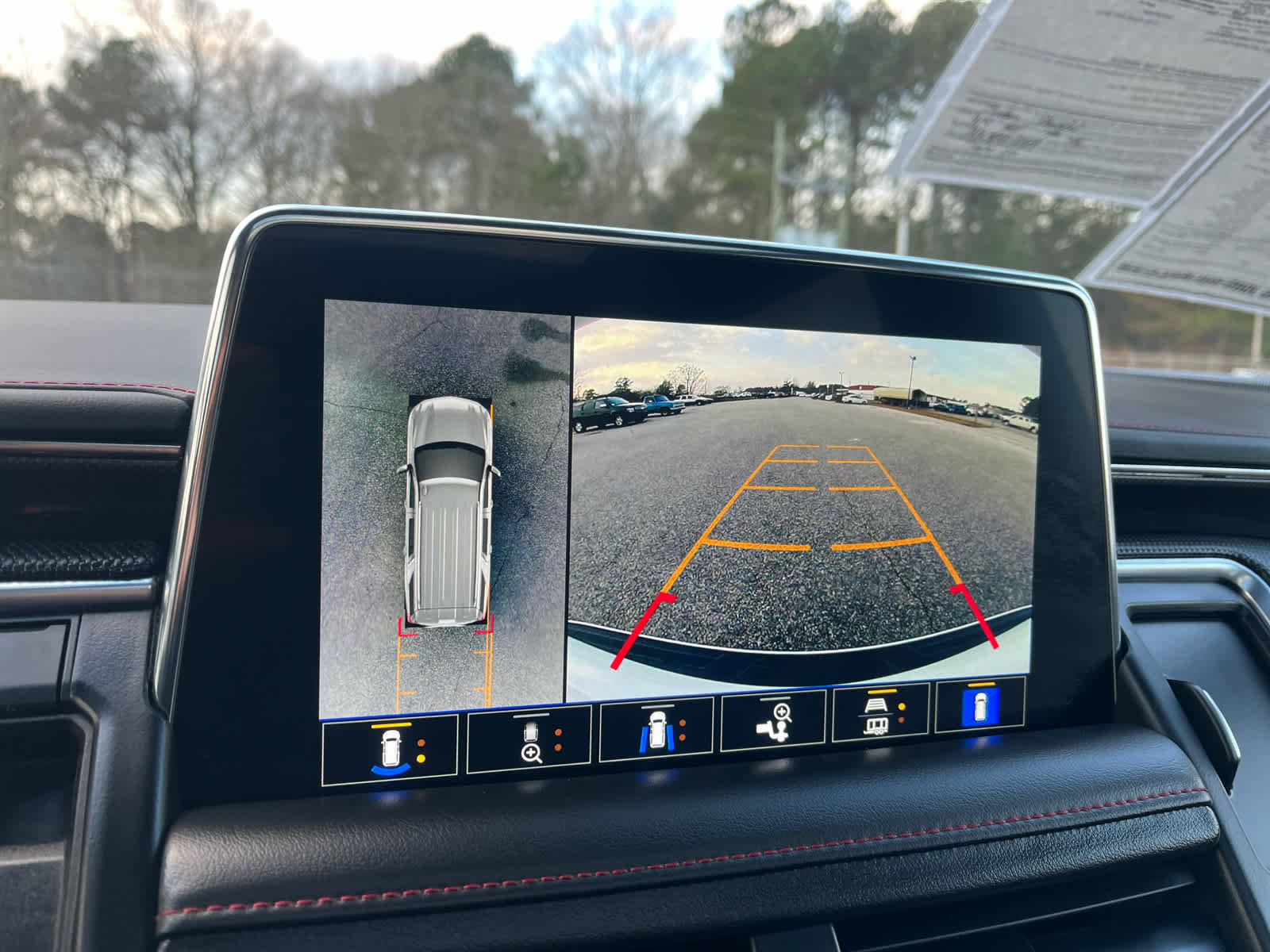 Used 2021 Chevrolet Suburban RST w/ Luxury Package image 29