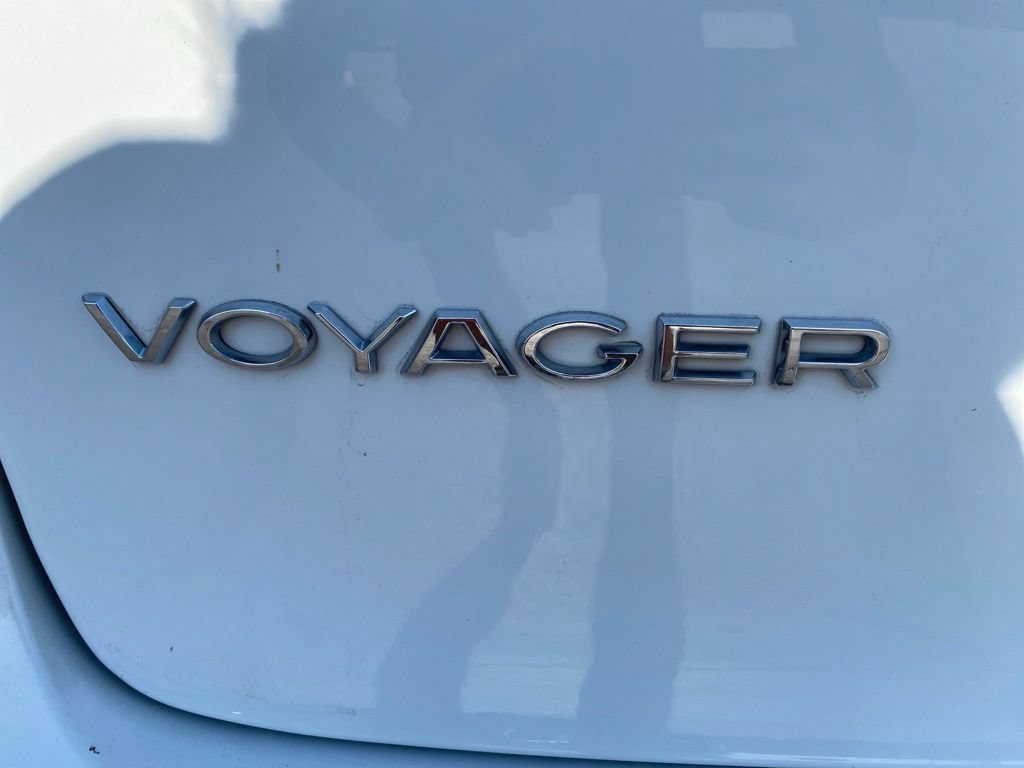 Used 2023 Chrysler Voyager LX FWD image 12