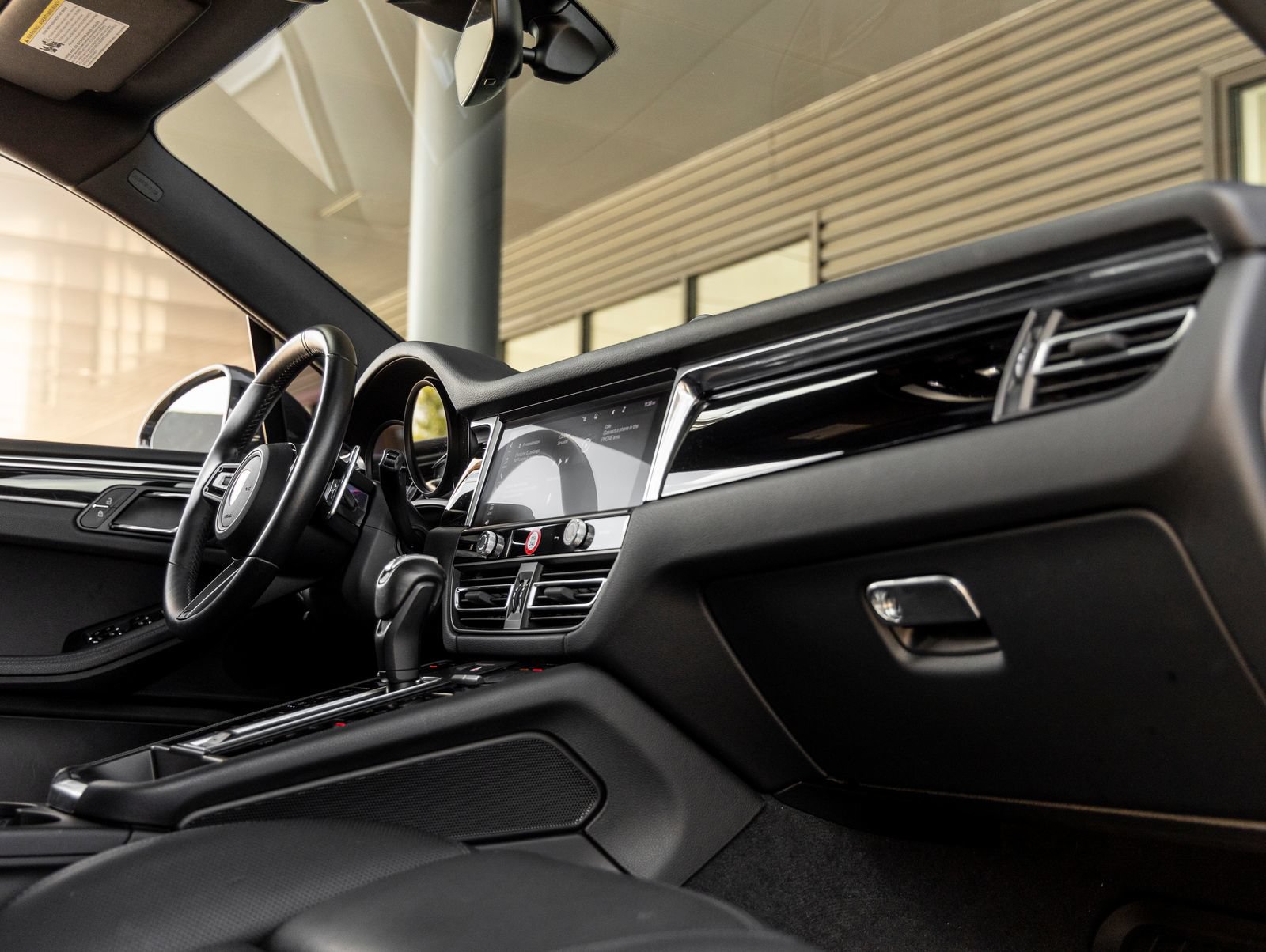 Certified 2024 Porsche Macan S AWD/4WD image 47