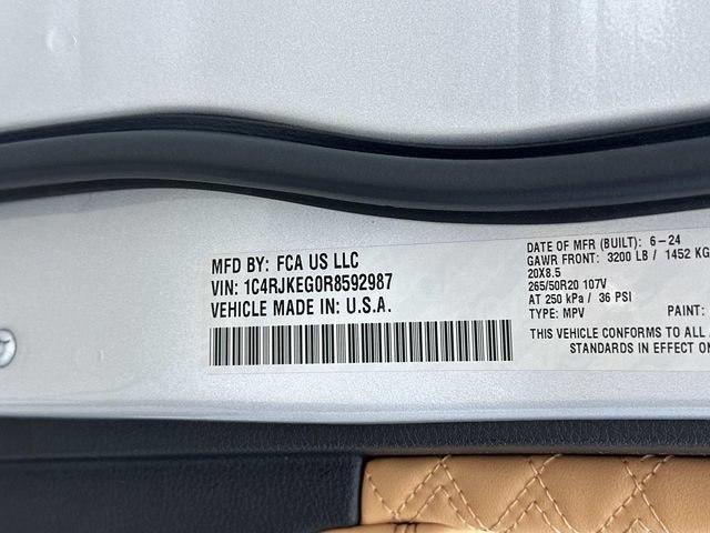 Used 2024 Jeep Grand Cherokee L Summit AWD/4WD image 32