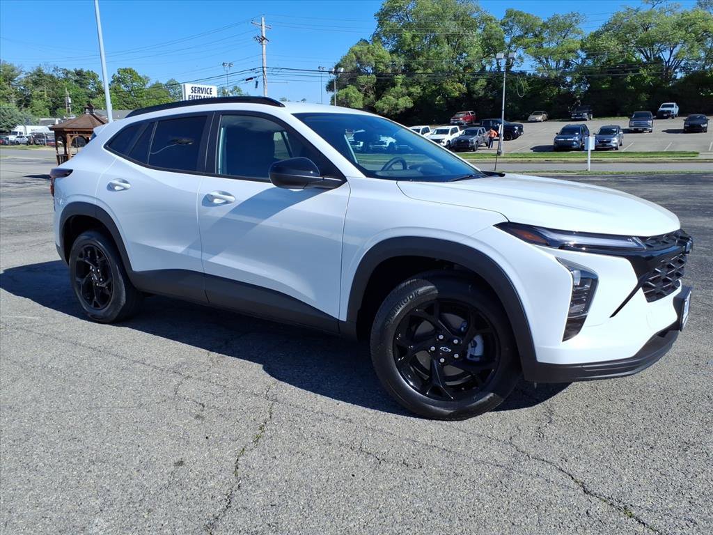 New 2026 Chevrolet Trax LT FWD image 2