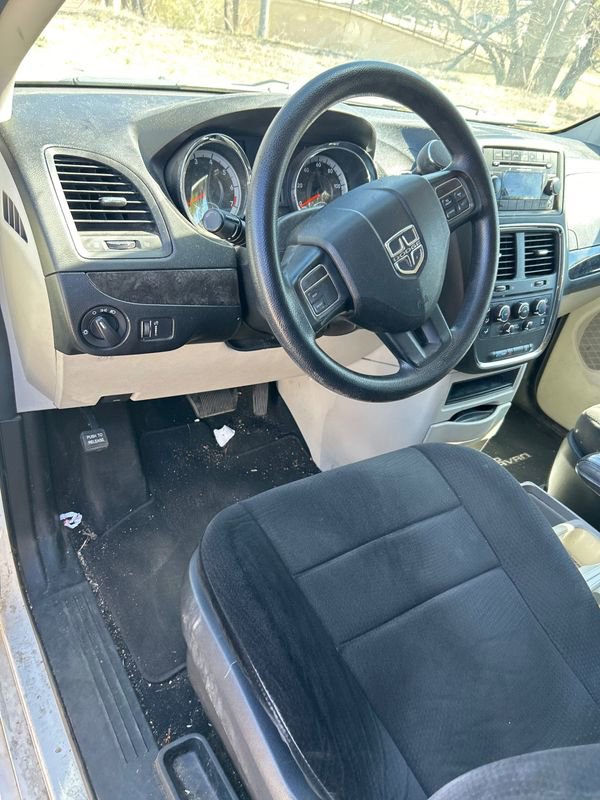Used 2013 Dodge Grand Caravan SE image 2