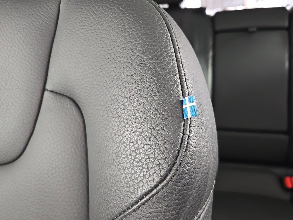 Certified 2023 Volvo XC60 B5 Plus w/ Climate Package image 23