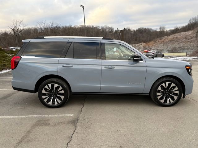Used 2025 Ford Expedition Platinum w/ Driver's Package image 6