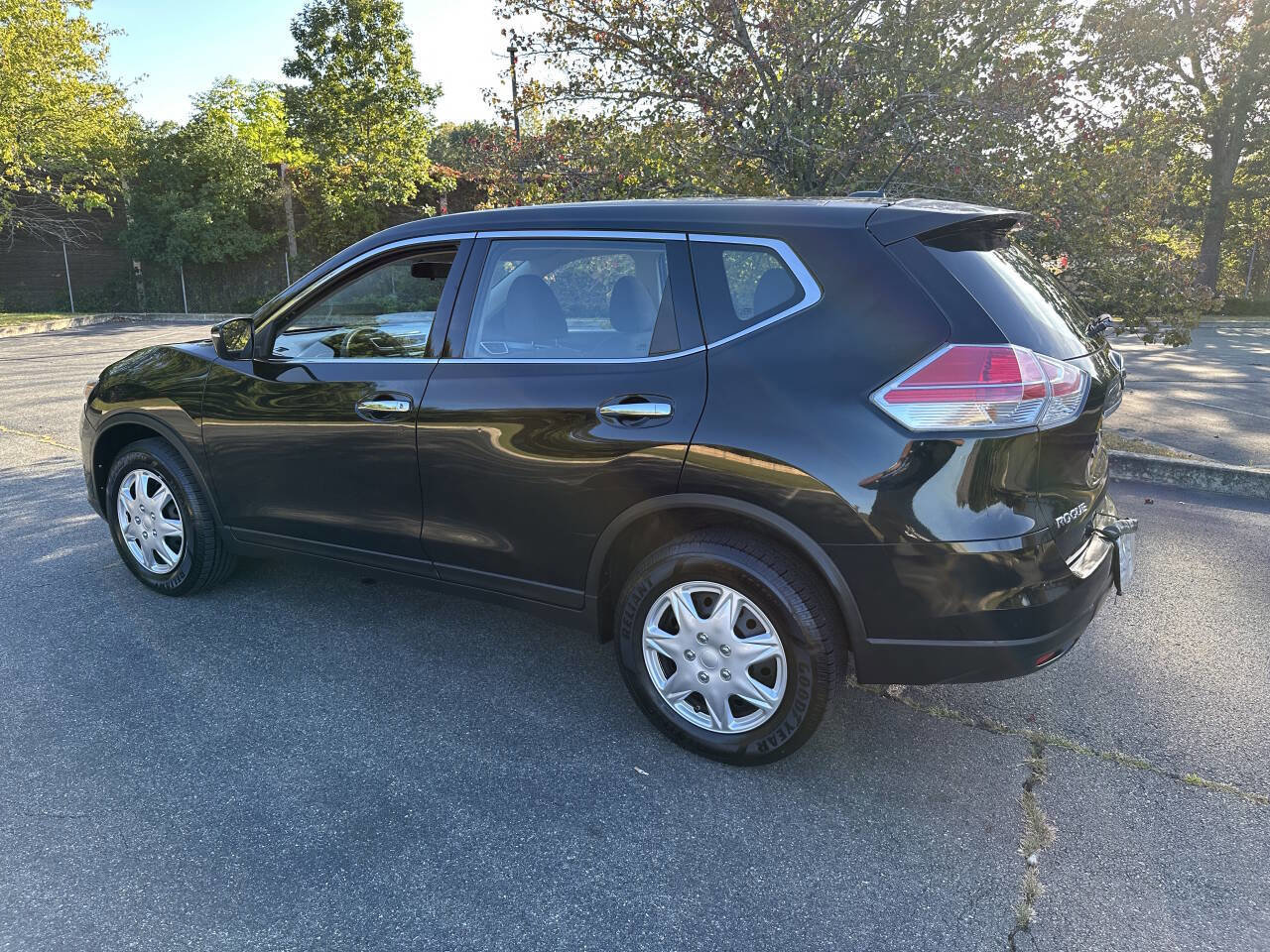 Used 2015 Nissan Rogue S image 5