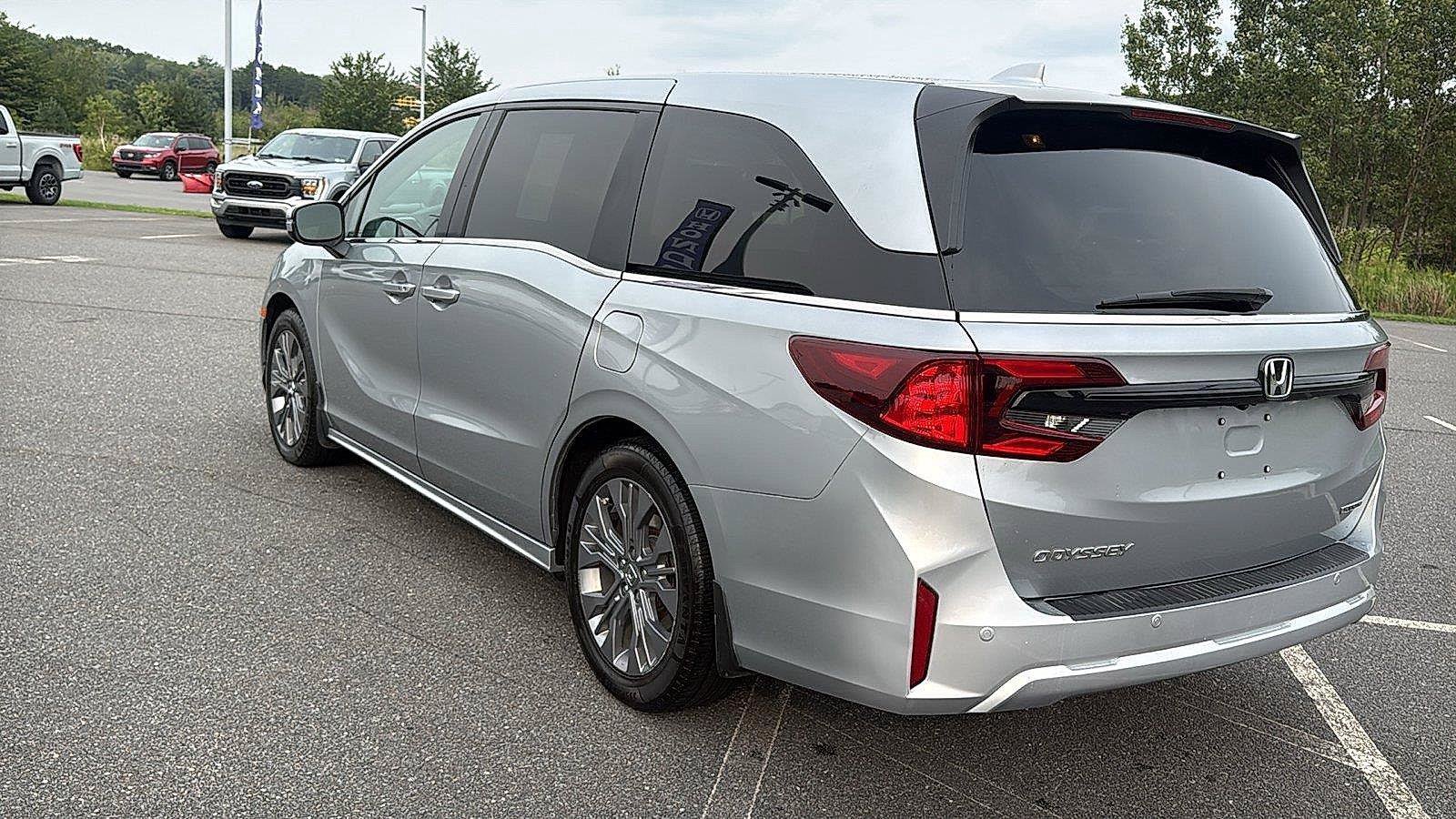 Used 2025 Honda Odyssey Touring image 9