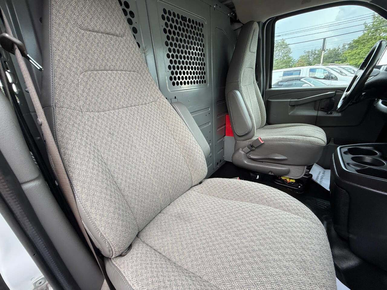 Used 2019 Chevrolet Express 3500 w/ Driver Convenience Package image 7