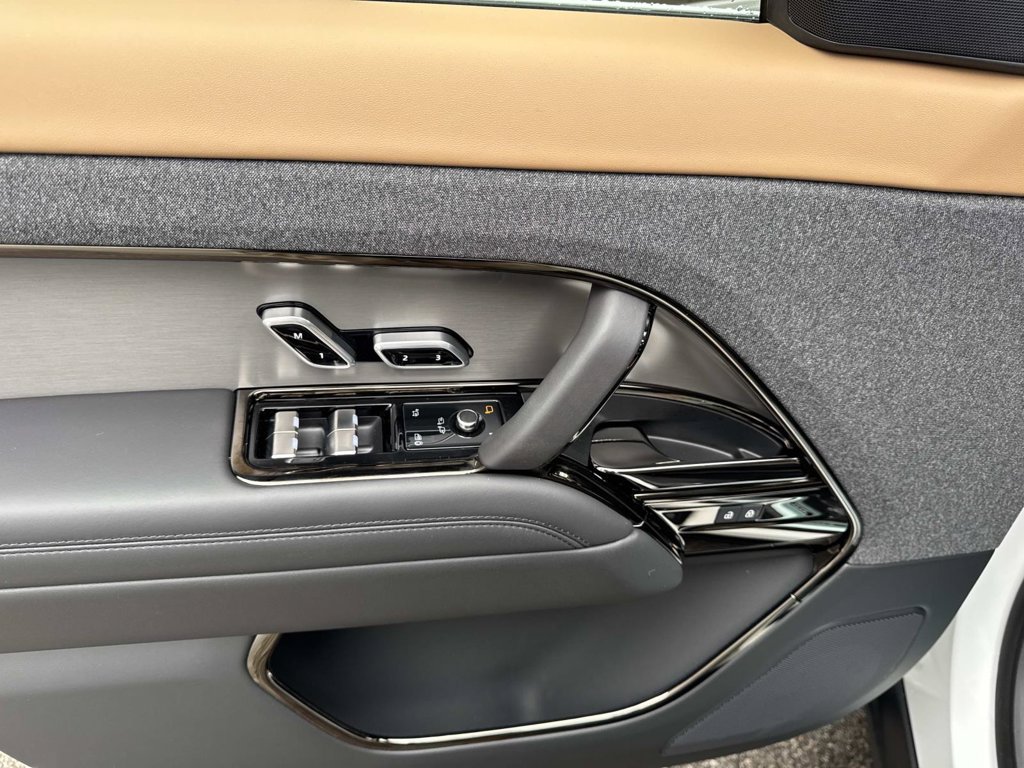 New 2026 Land Rover Range Rover Sport Dynamic SE AWD/4WD image 19