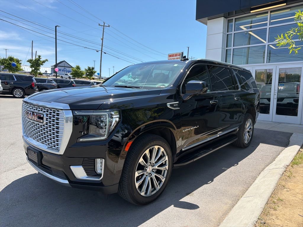 Used 2021 GMC Yukon XL Denali AWD/4WD image 3