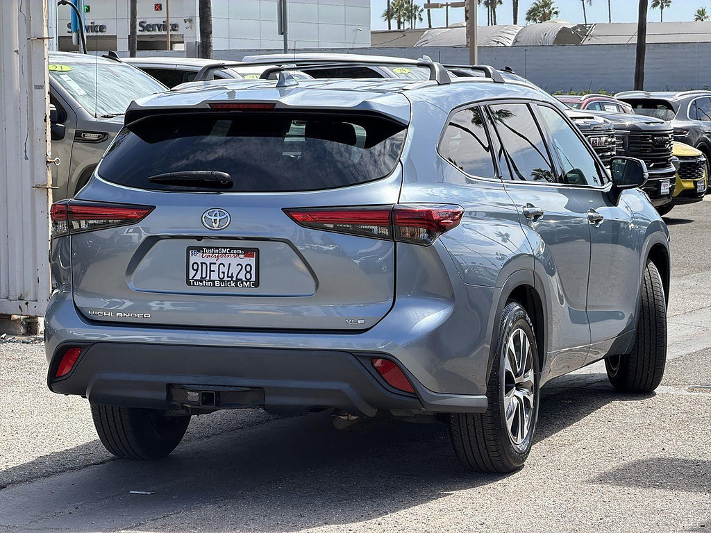 Used 2022 Toyota Highlander XLE FWD image 5