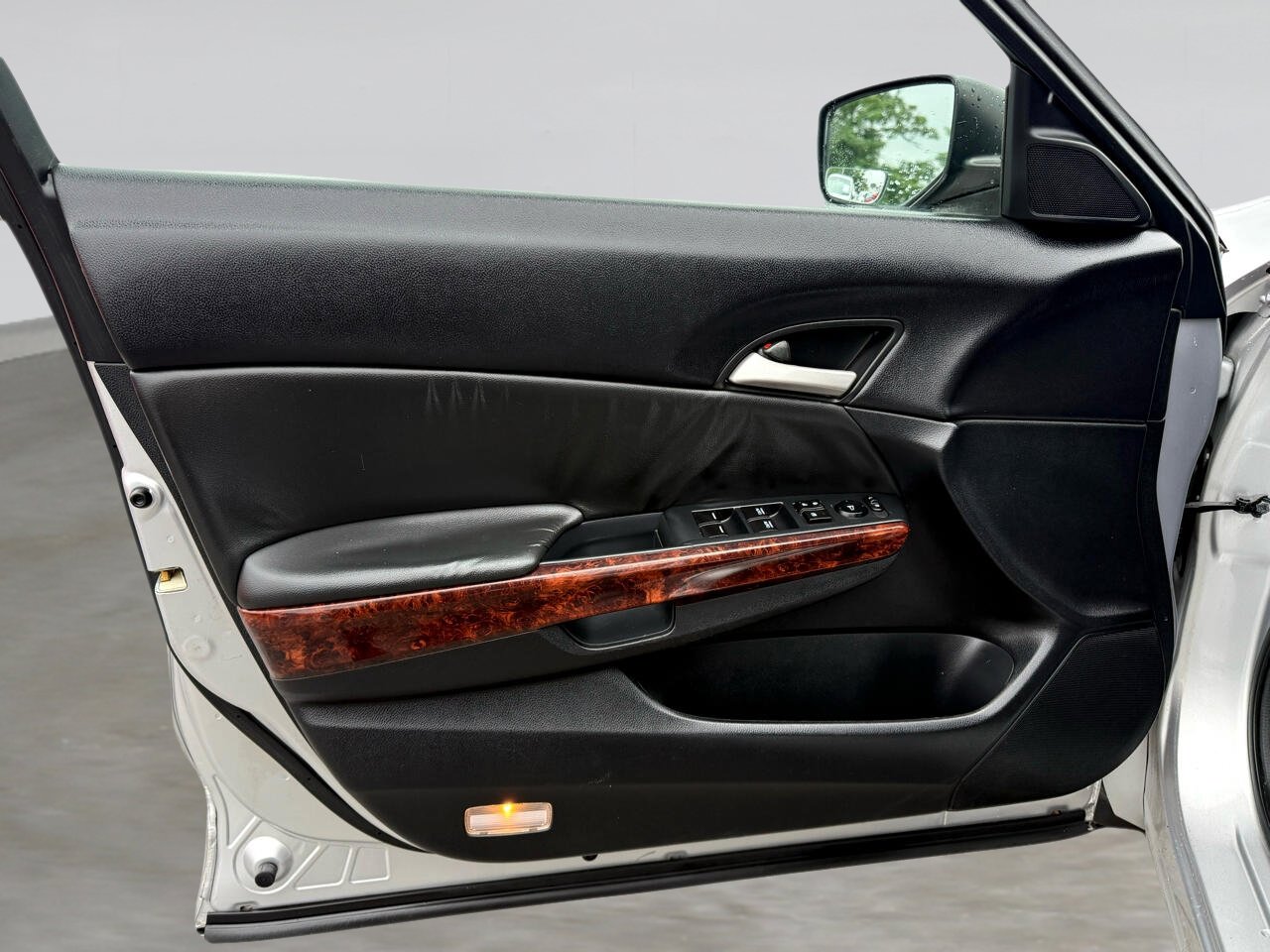 Used 2010 Honda Crosstour EX image 11