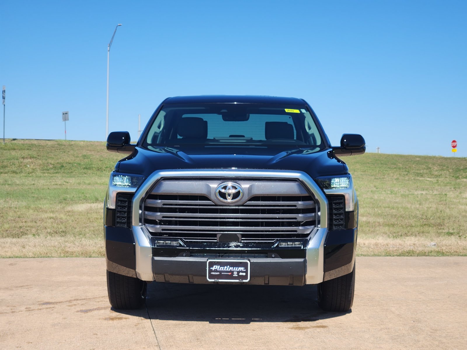 Used 2024 Toyota Tundra Limited w/ Power Package AWD/4WD image 6
