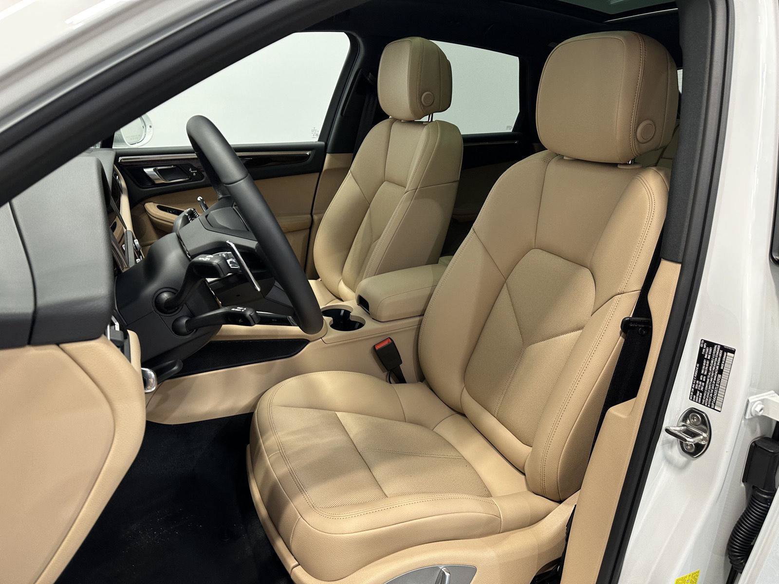 New 2026 Porsche Macan AWD/4WD image 5