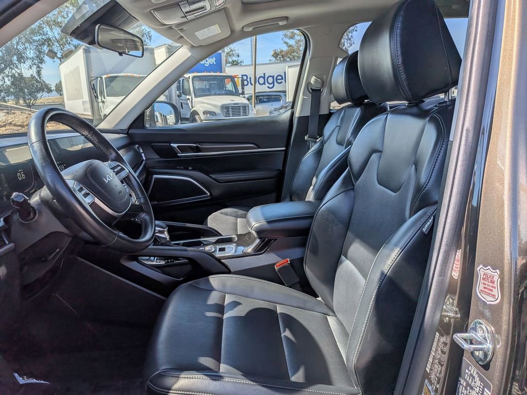 Used 2025 Kia Telluride S image 15