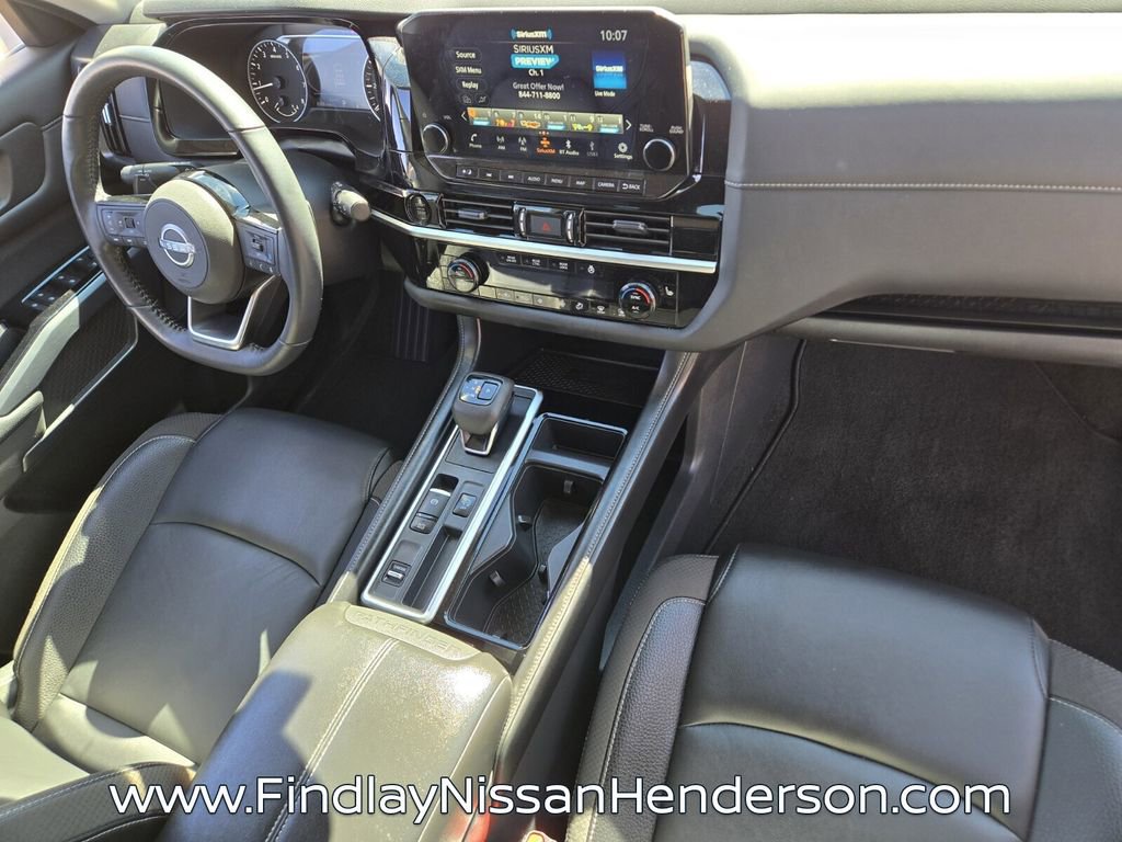 Used 2025 Nissan Pathfinder SL image 18