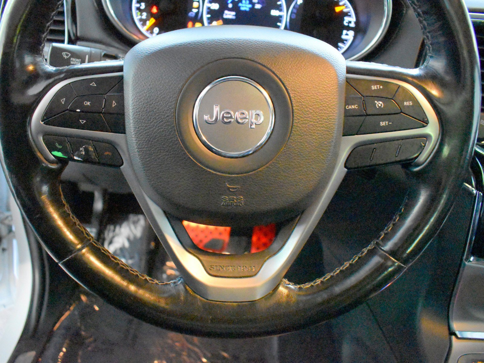 Used 2020 Jeep Grand Cherokee Overland AWD/4WD image 11