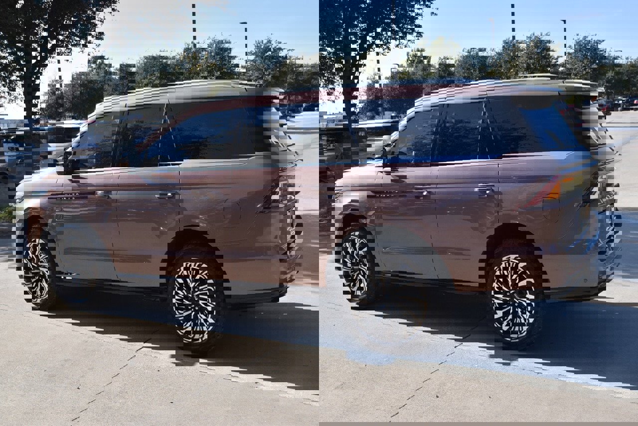 Certified 2025 Lincoln Navigator Black Label image 11