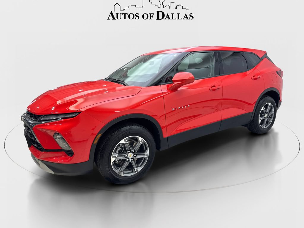 Used 2025 Chevrolet Blazer LT FWD image 2