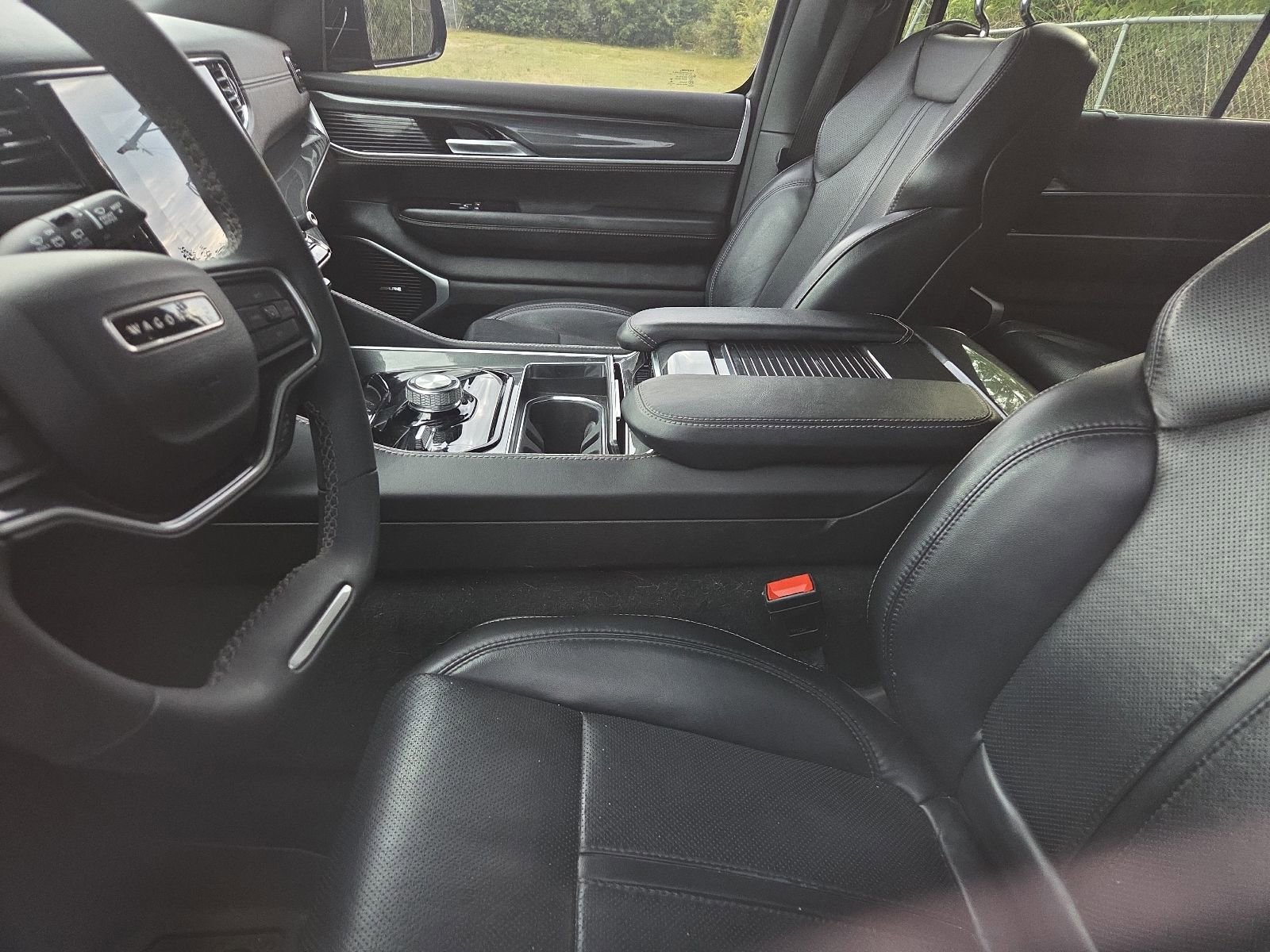Used 2023 Jeep Wagoneer 4WD w/ Convenience Group I image 7