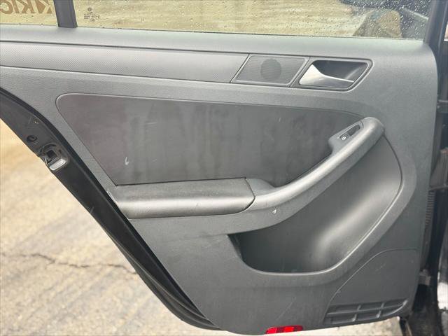 Used 2012 Volkswagen Jetta SE FWD image 17